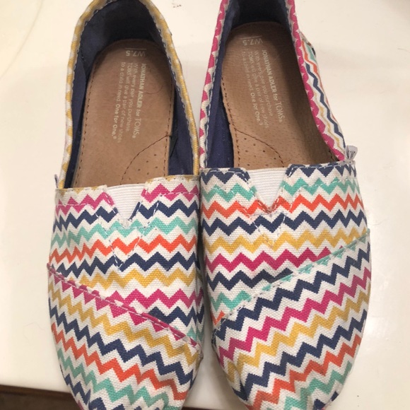 Toms - Picture 2 of 3